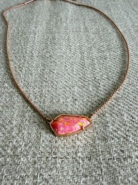 KENDRA SCOTT Cami Opal Rose Gold Necklace in Coral Kyocera